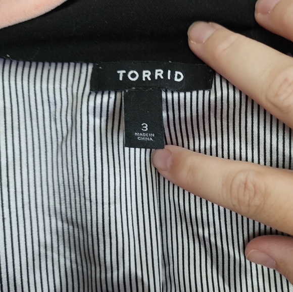 Torrid Quarter Sleeve Blazer - Picture 2 of 3
